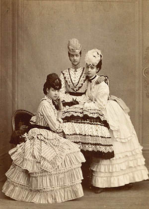 De tre prinsesser: Dagmar, Alexandra og Thyra. Klik for større billede